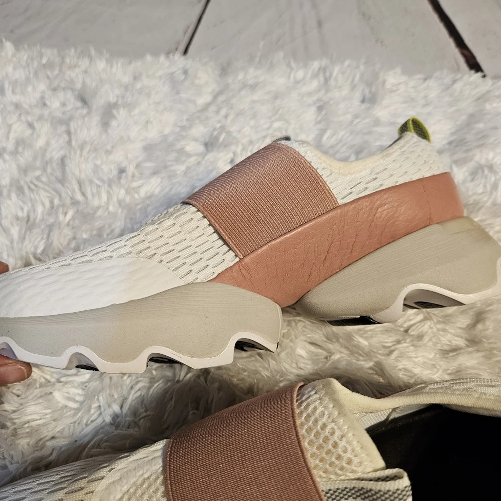Sorel Kinetic Impact Go Slip On Sneakers White‎ Pink Accent Athleisure